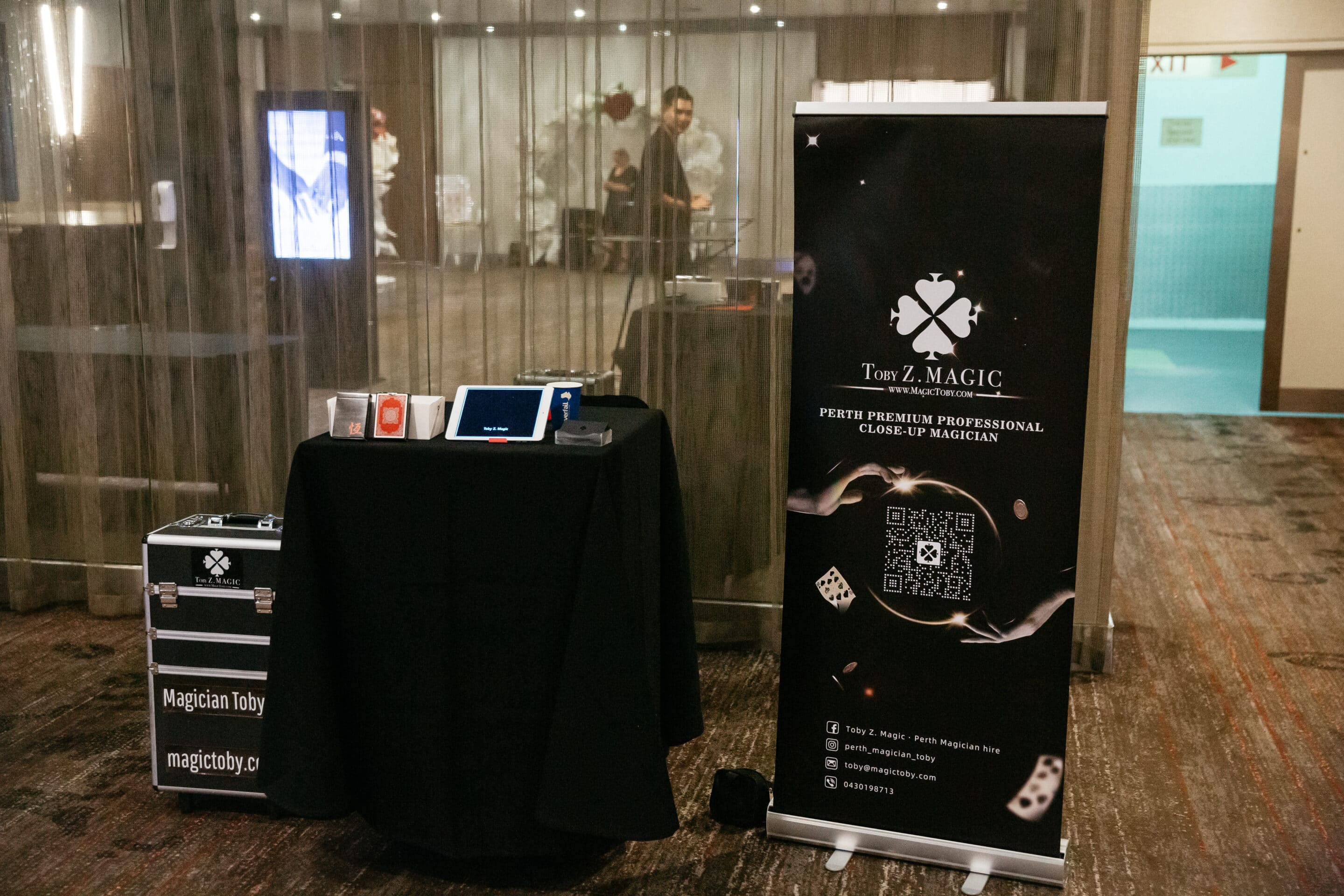 Toby Z performing Close-up magic in Perth.