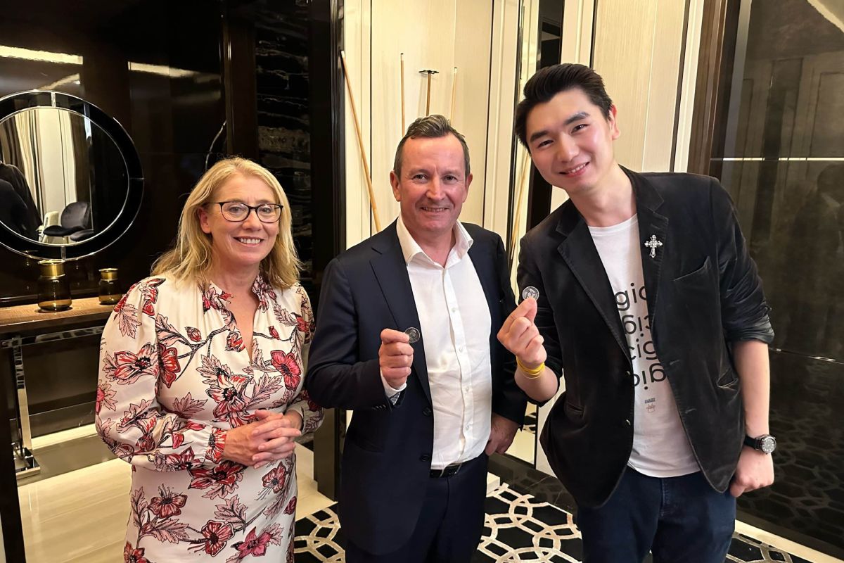 Perth magician performing close-up magic at corporate event Perth wedding magician performing live magic Perth magician entertaining guests at private party